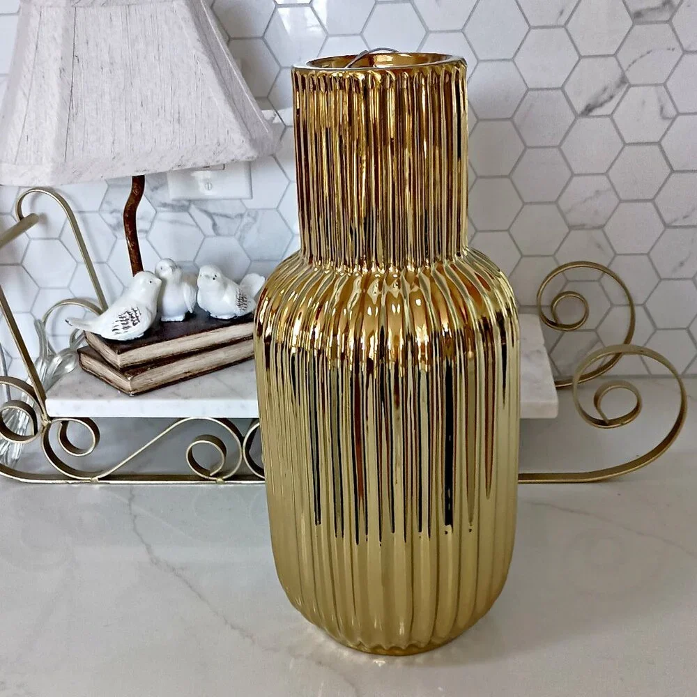 NEW! GORGEOUS FLUTED DECORATIVE GOLD VASE By TAHARI HOME